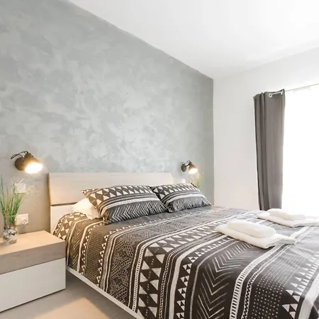 Modern 3 Bedroom & 3 Bathroom - Near Balluta Bay