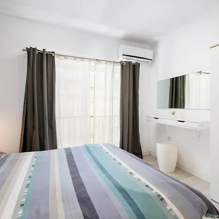 Modern 3 Bedroom & 3 Bathroom - Near Balluta Bay *