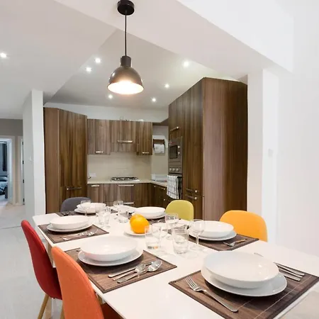 Modern 3 Bedroom & 3 Bathroom - Near Balluta Bay Apartment *