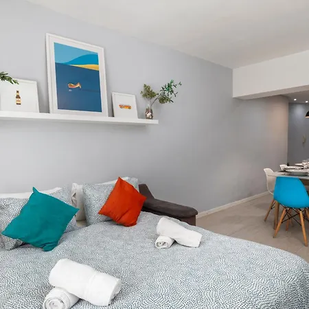 Modern 3 Bedroom & 3 Bathroom - Near Balluta Bay *